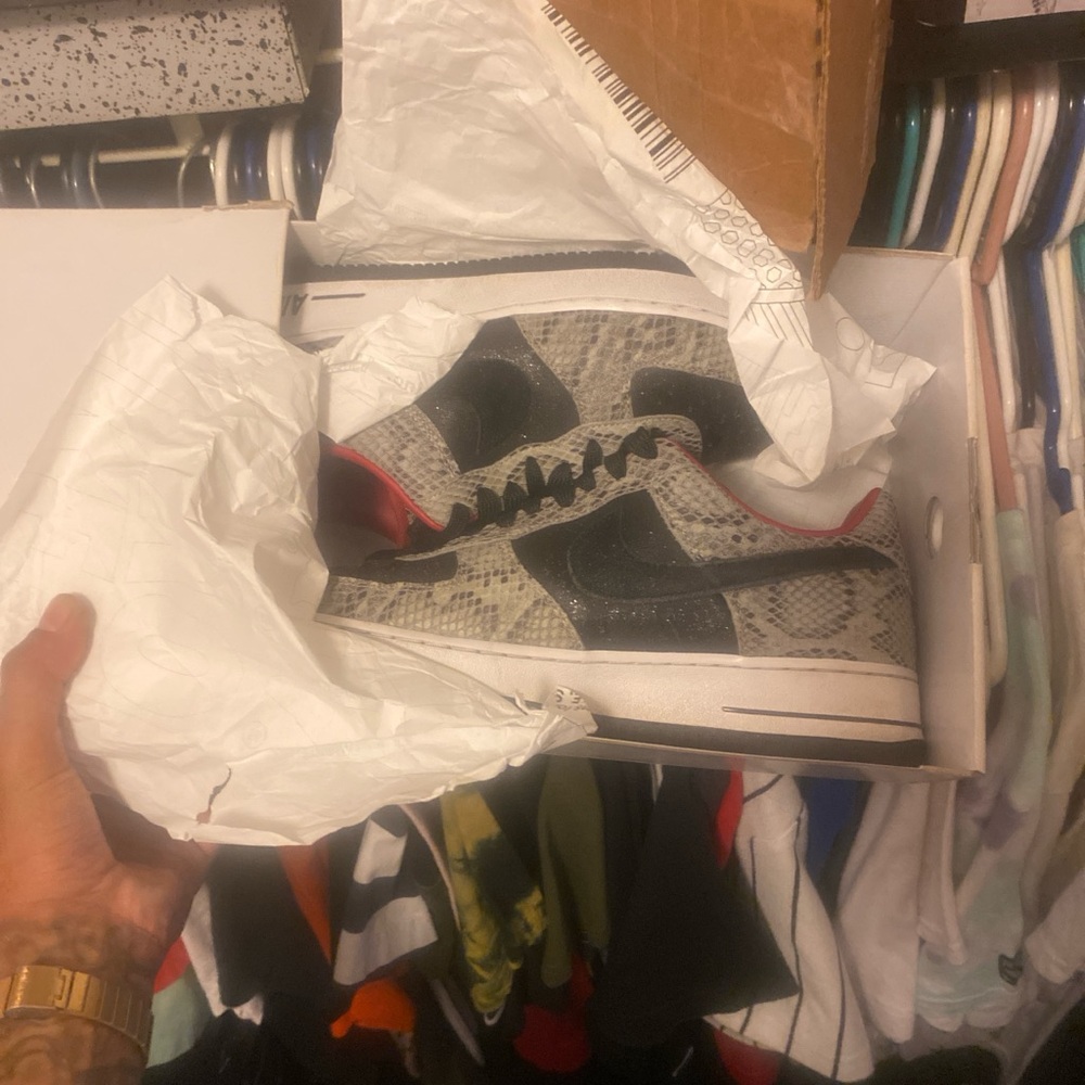 Nike Sneakers with Red Interior and Black Sole - Picture 8 of 8